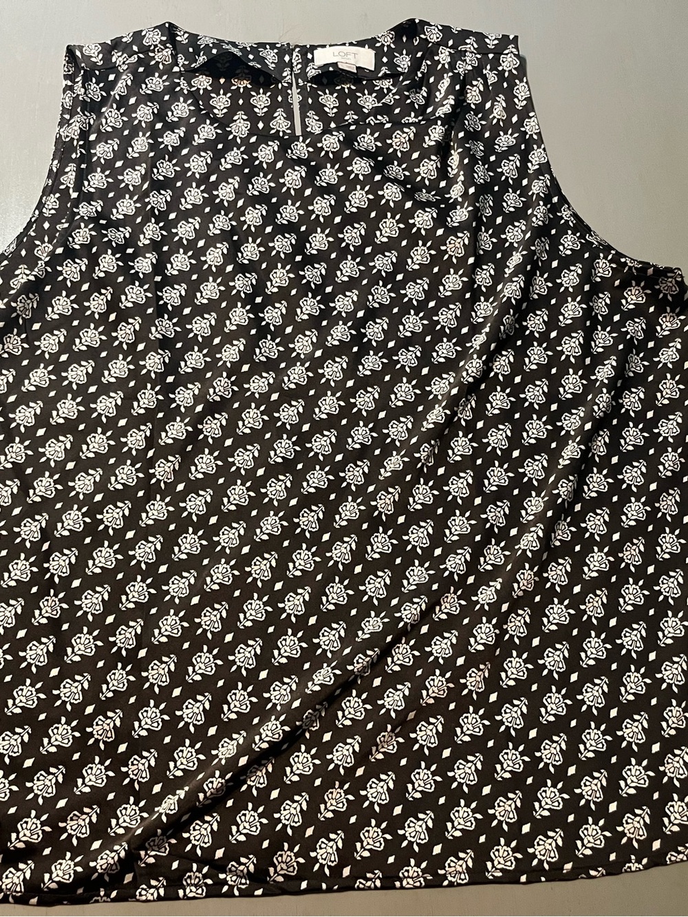 Loft Black White Floral Sleeveless Keyhole Blouse Top Sz L Stretch